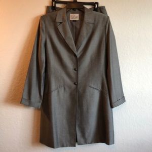 Le Suit 2 piece skirt suit